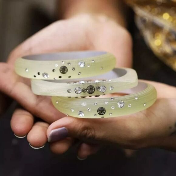 Susan Graver Set of 3 Acrylic Bangles with Crystal Accent NWOT - Picture 4 of 5